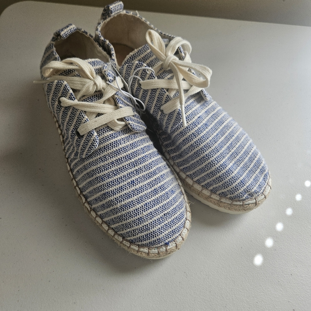 Universal Thread Women's Size 10 Joelle   Striped Blue/White Slip On Shoes NWT